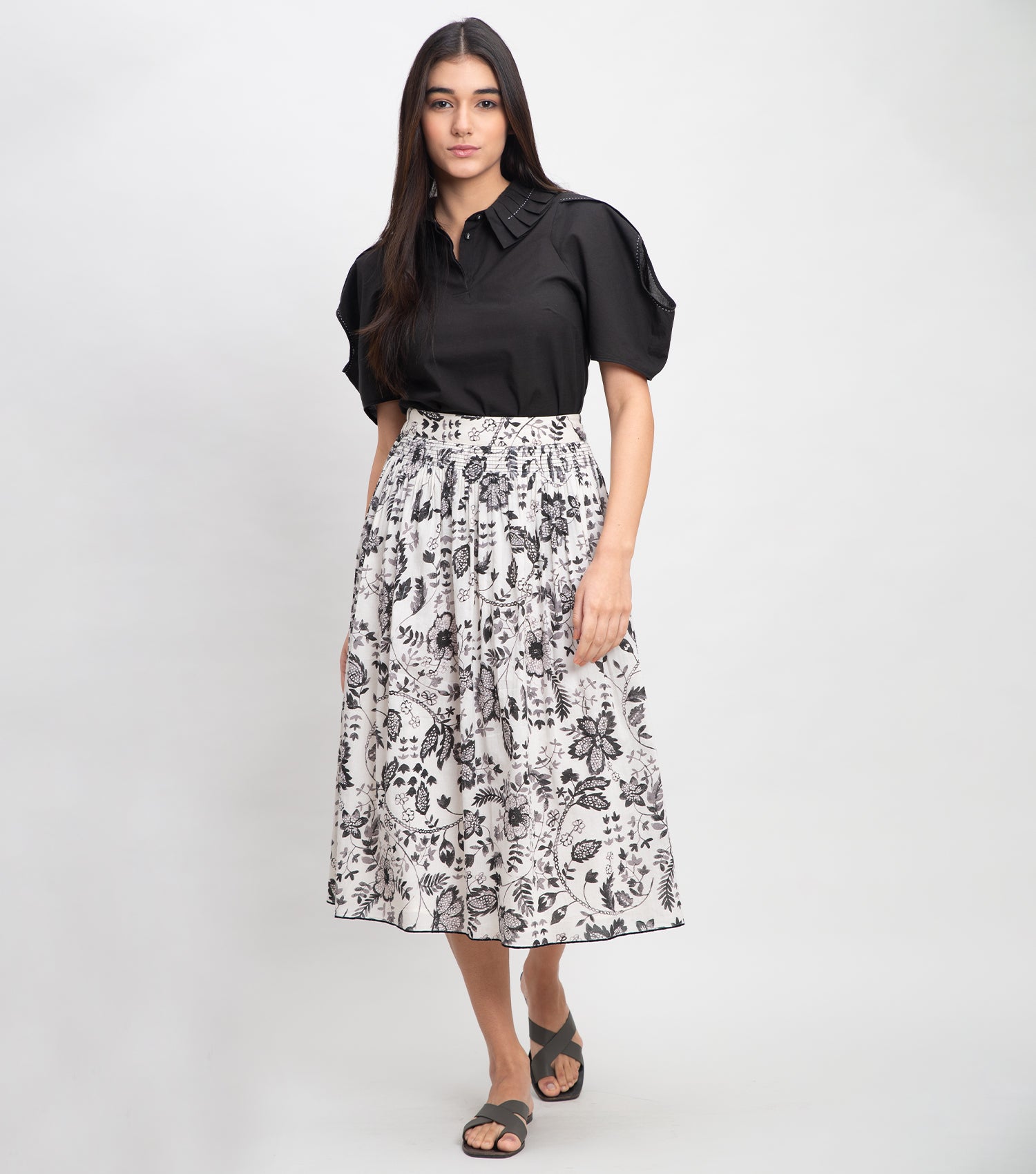 Off White Cotton Printed Skirt With Pleats On The Waistline