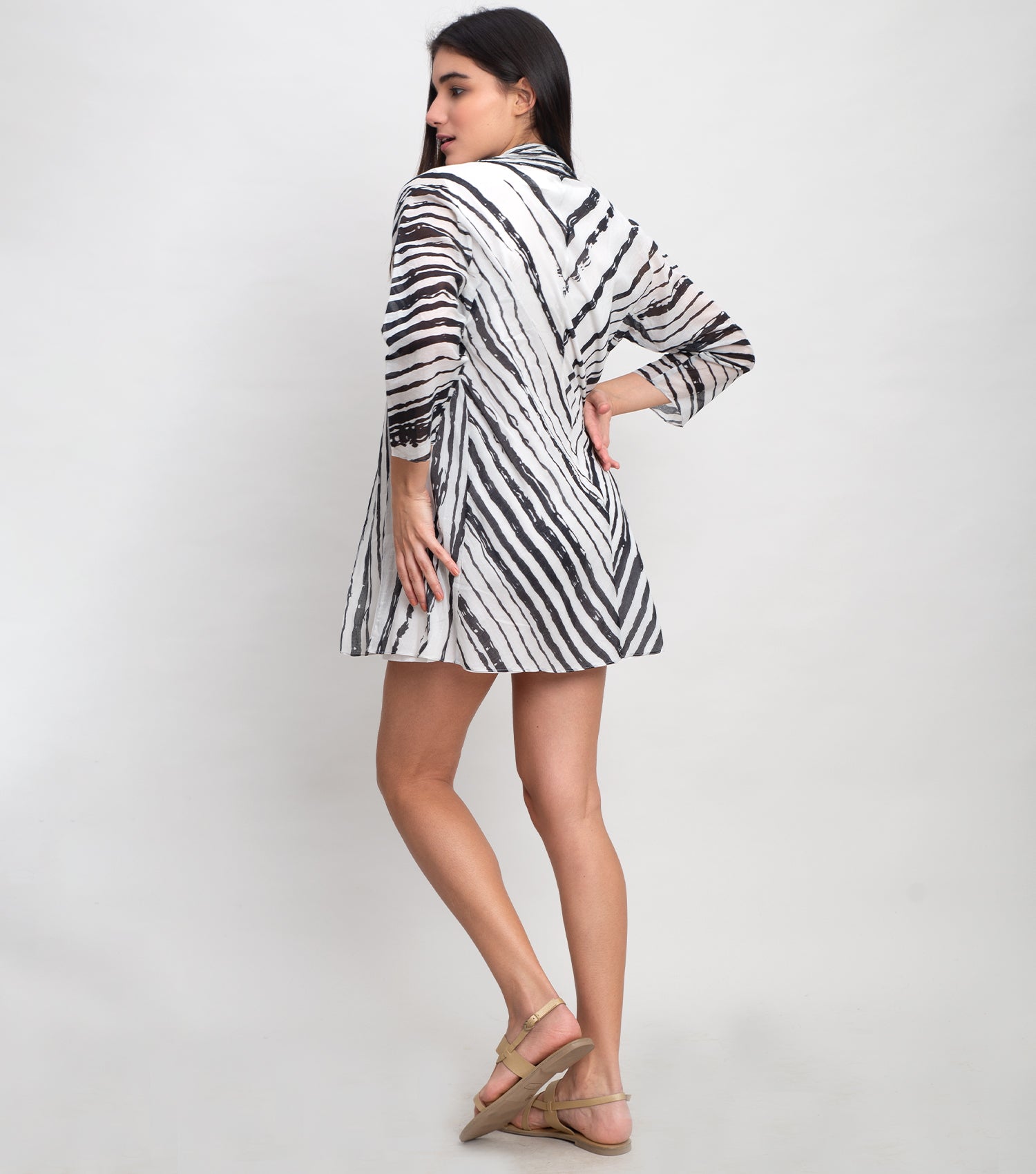 Black White Cotton Printed Coverup With Neck Detailing