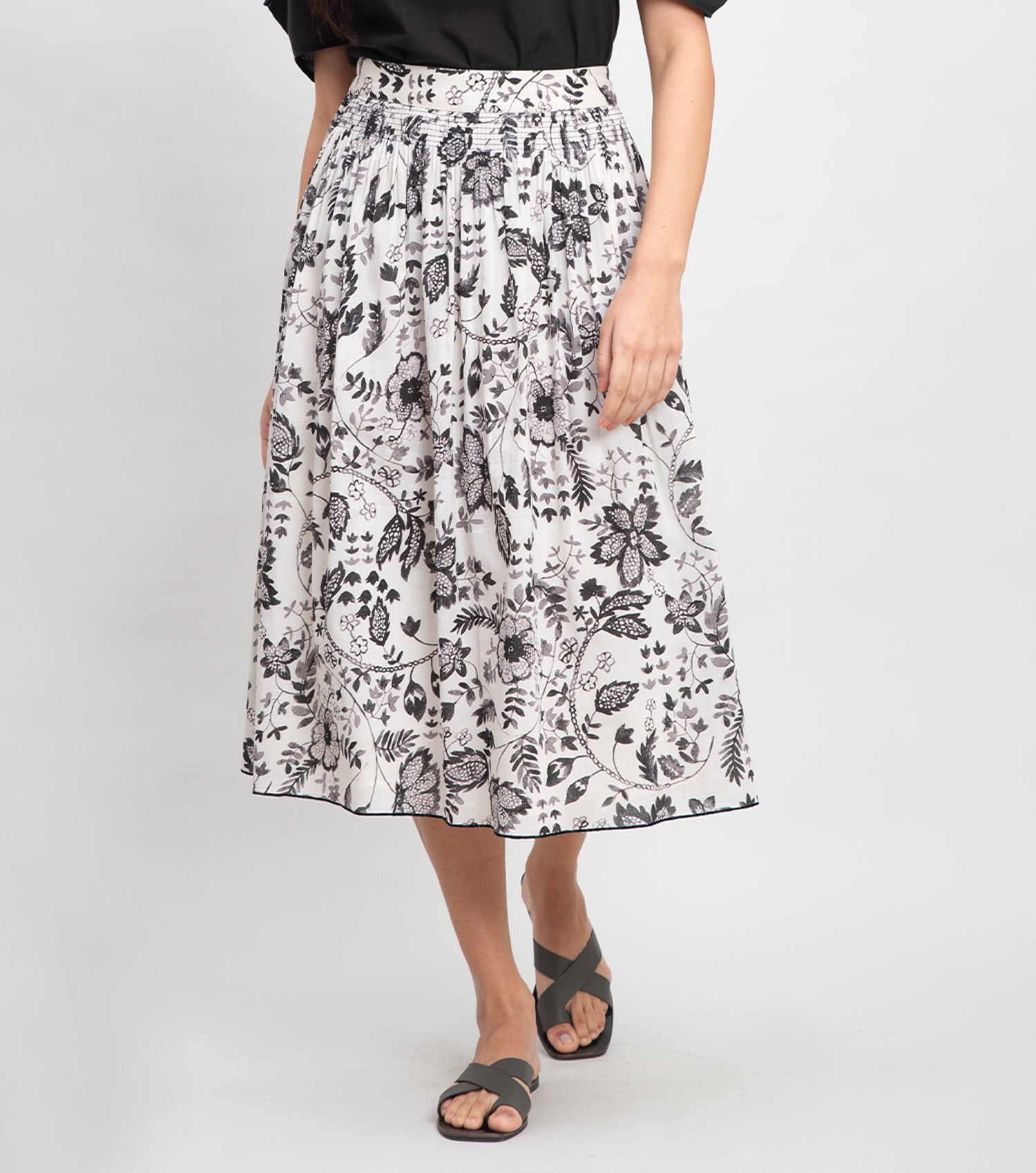Off White Cotton Printed Skirt With Pleats On The Waistline
