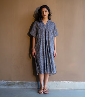 V NECK STRIPE PRINTED DRESS